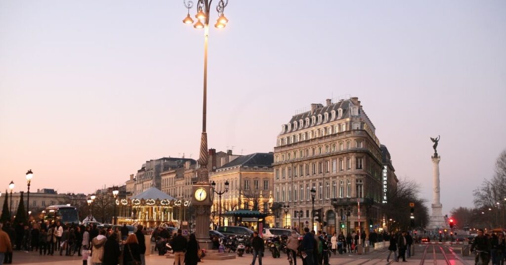 Why Do a Walking Tour in Bordeaux